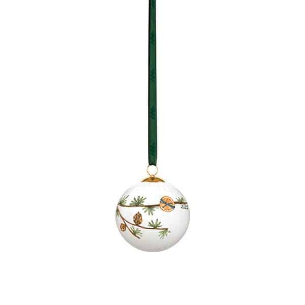Kahler Kähler Hammershøi Christmas kugle 2025 ø 6 cm - Hvid m. deko : Erling Christensen Møbler : Erling Christensen Møbler